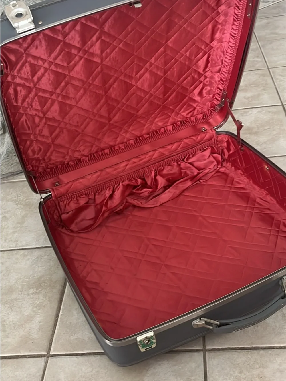 American Tourister Gray Vintage Hard-Sided Travel Case